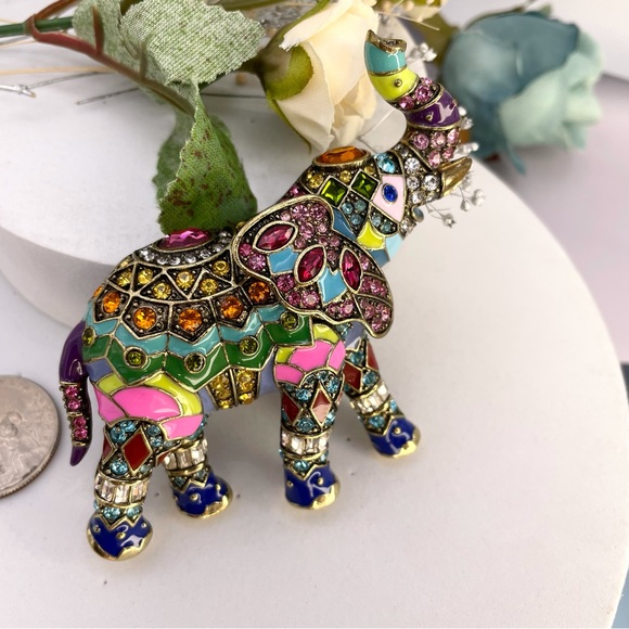 Heidi Daus Happy Elephant Crystal and Enamel Pin - Picture 5 of 5